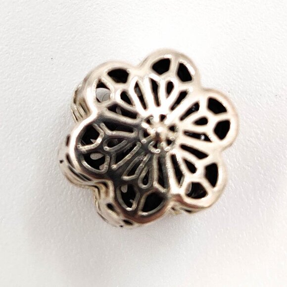 Pandora Floral Lace Daisy Clip Charm Silver - Picture 3 of 4